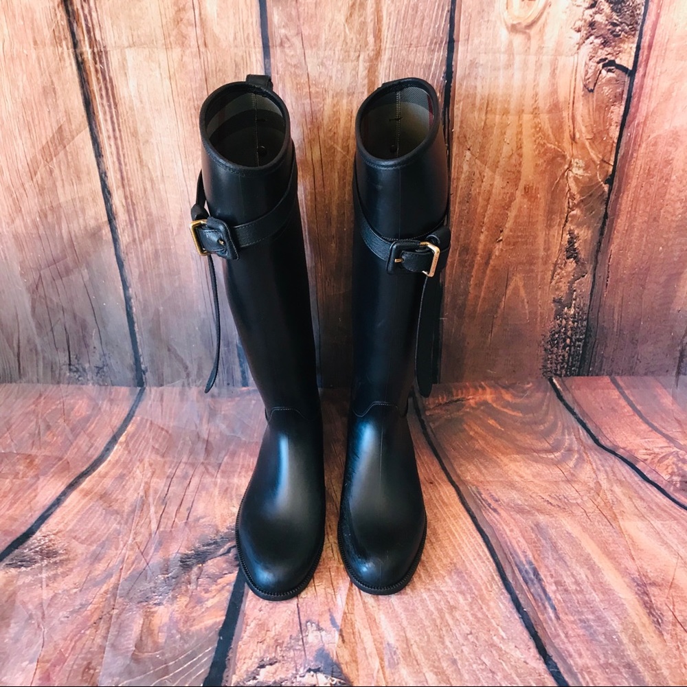 Authentic Burberry Rain Boots Size 35 In GUC